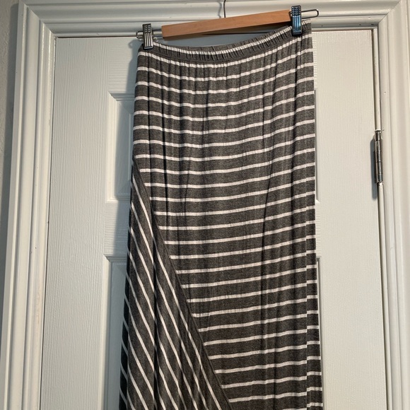 Max Studio Maxi Skirt - Picture 2 of 3